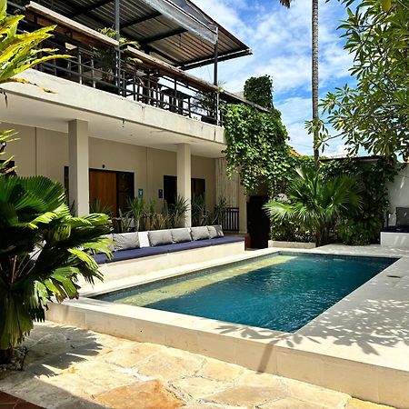 Lay Day Hostel Canggu エクステリア 写真