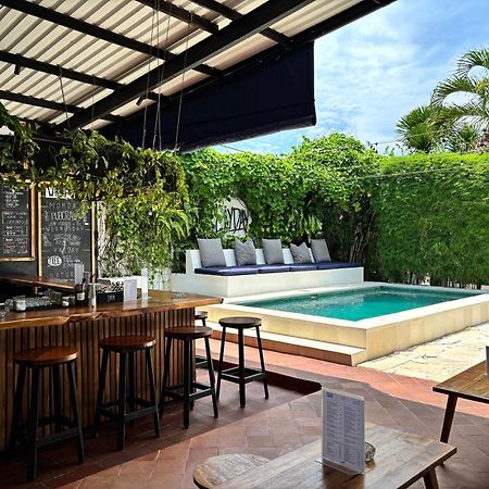 Lay Day Hostel Canggu エクステリア 写真