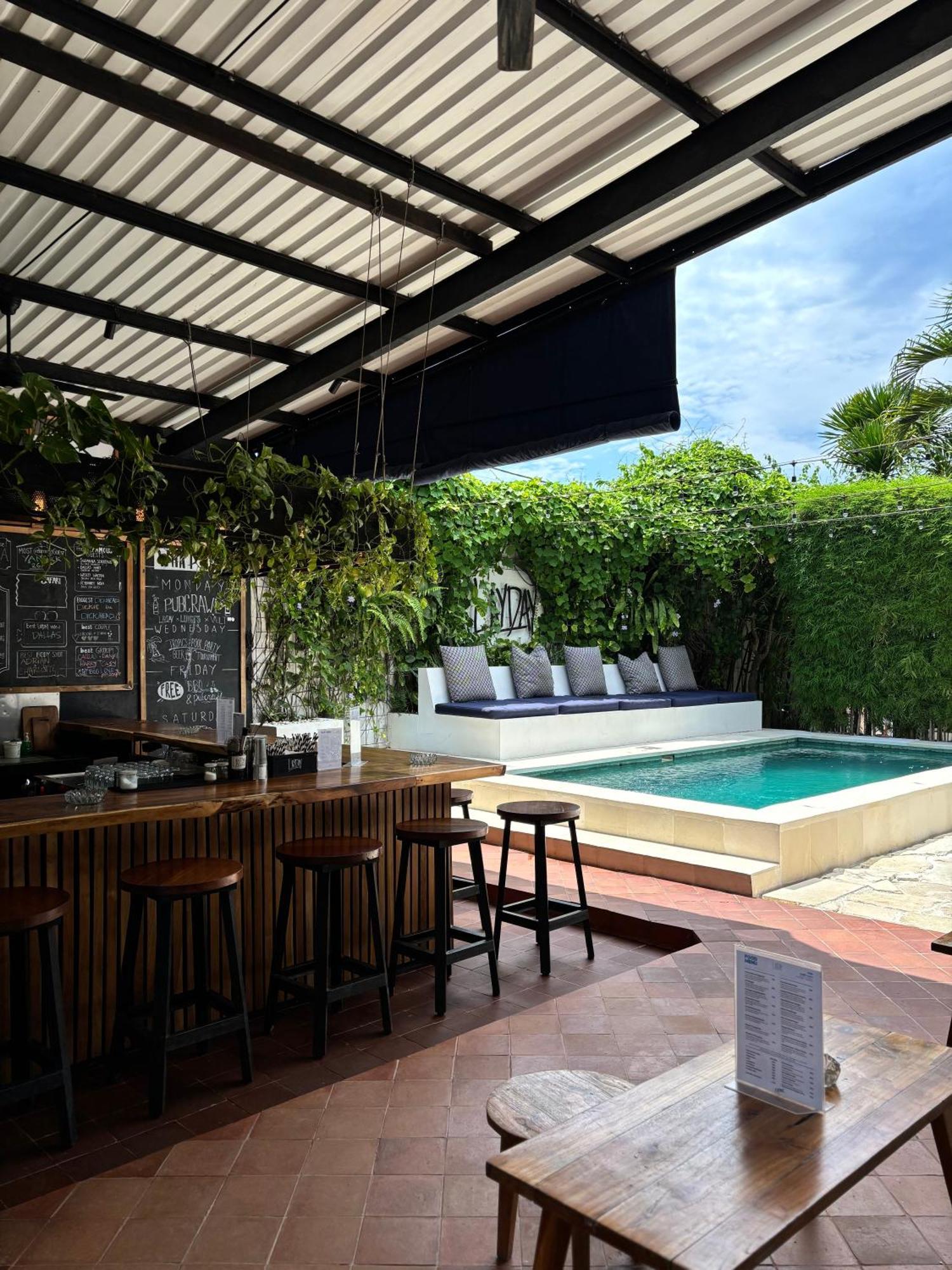 Lay Day Hostel Canggu エクステリア 写真
