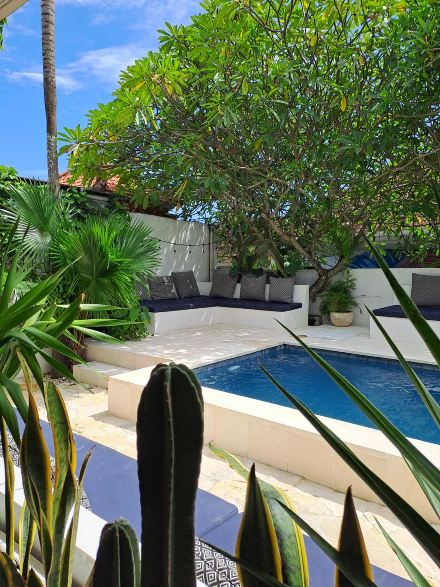 Lay Day Hostel Canggu エクステリア 写真