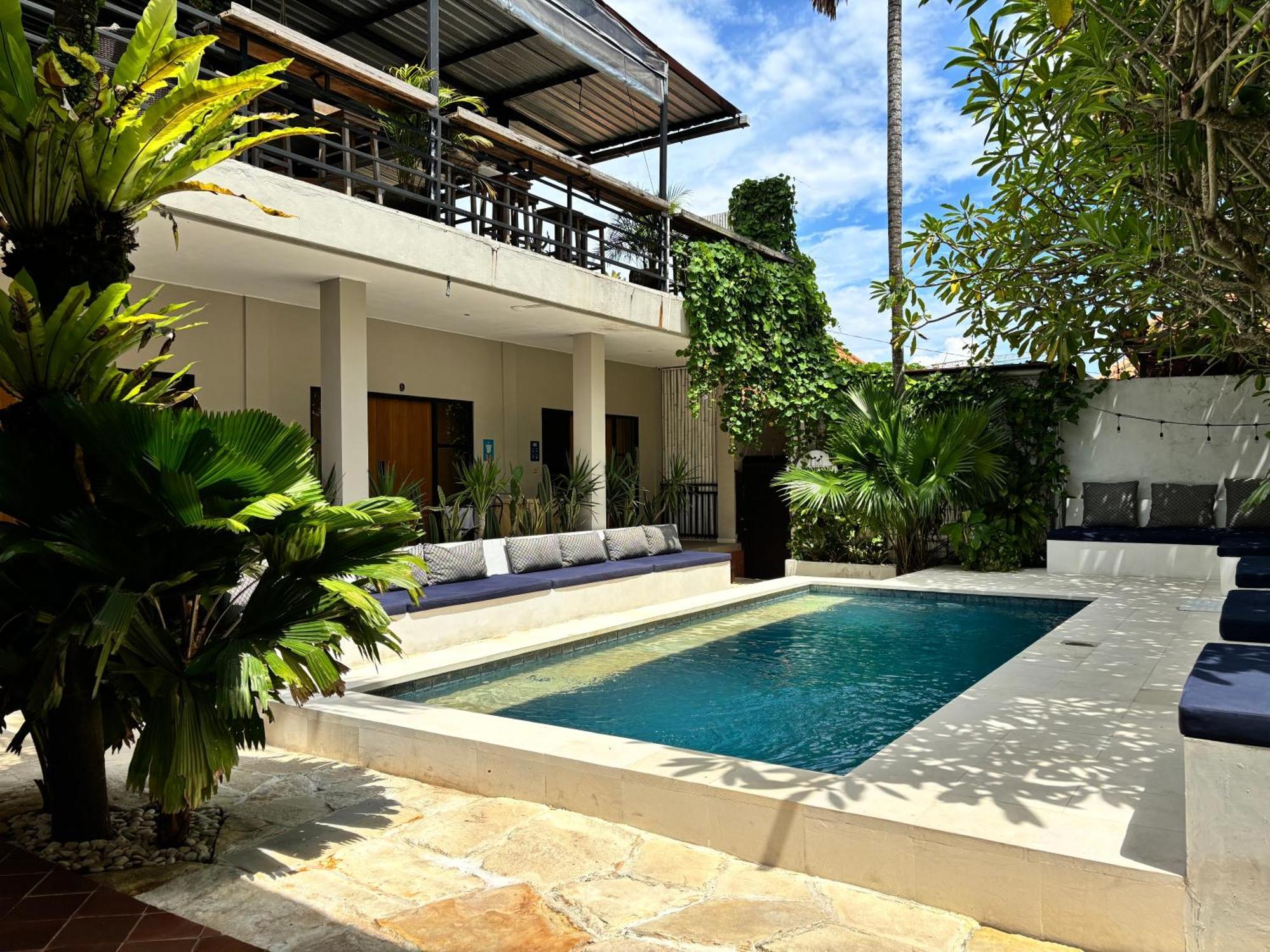 Lay Day Hostel Canggu エクステリア 写真
