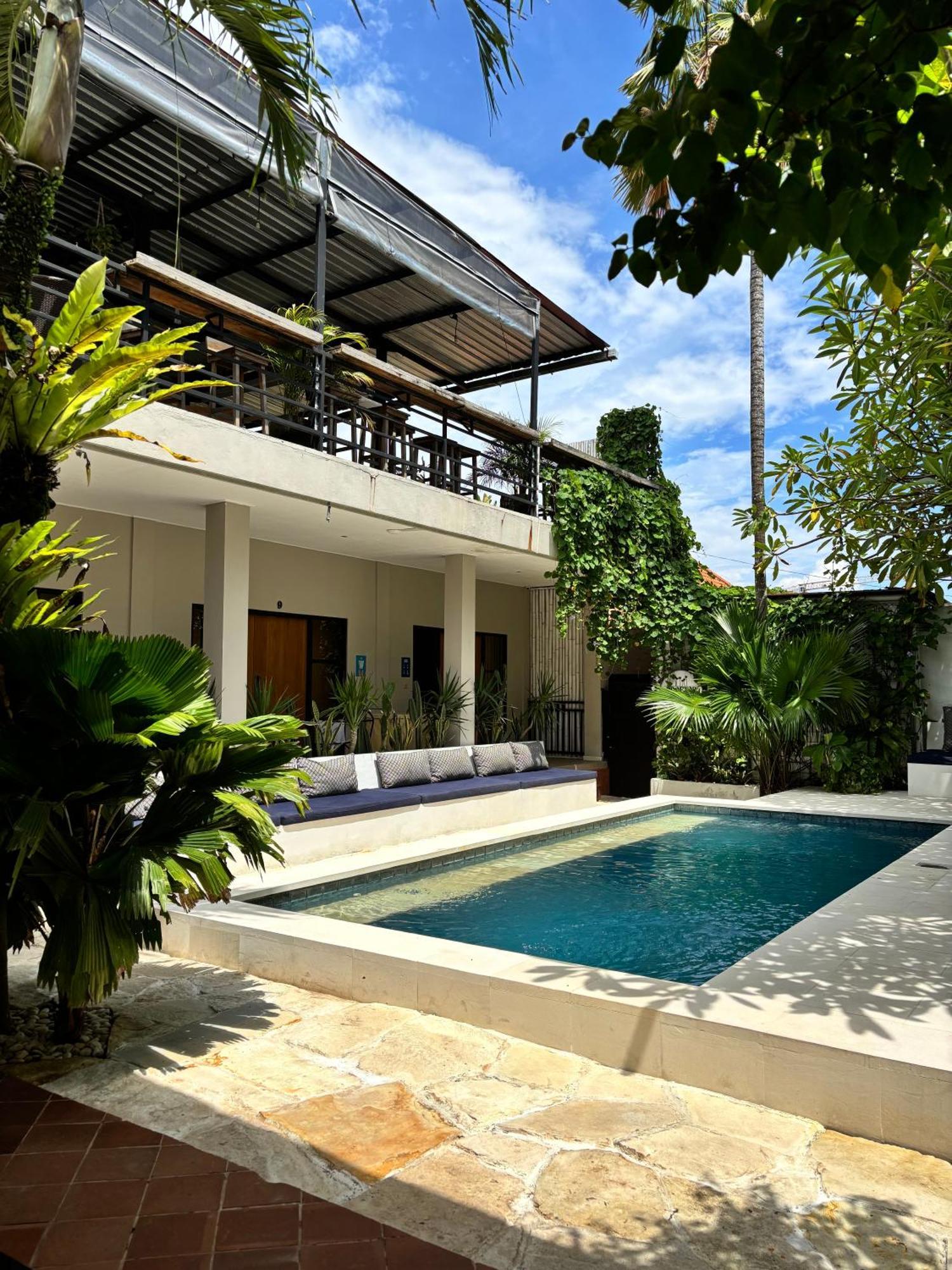 Lay Day Hostel Canggu エクステリア 写真