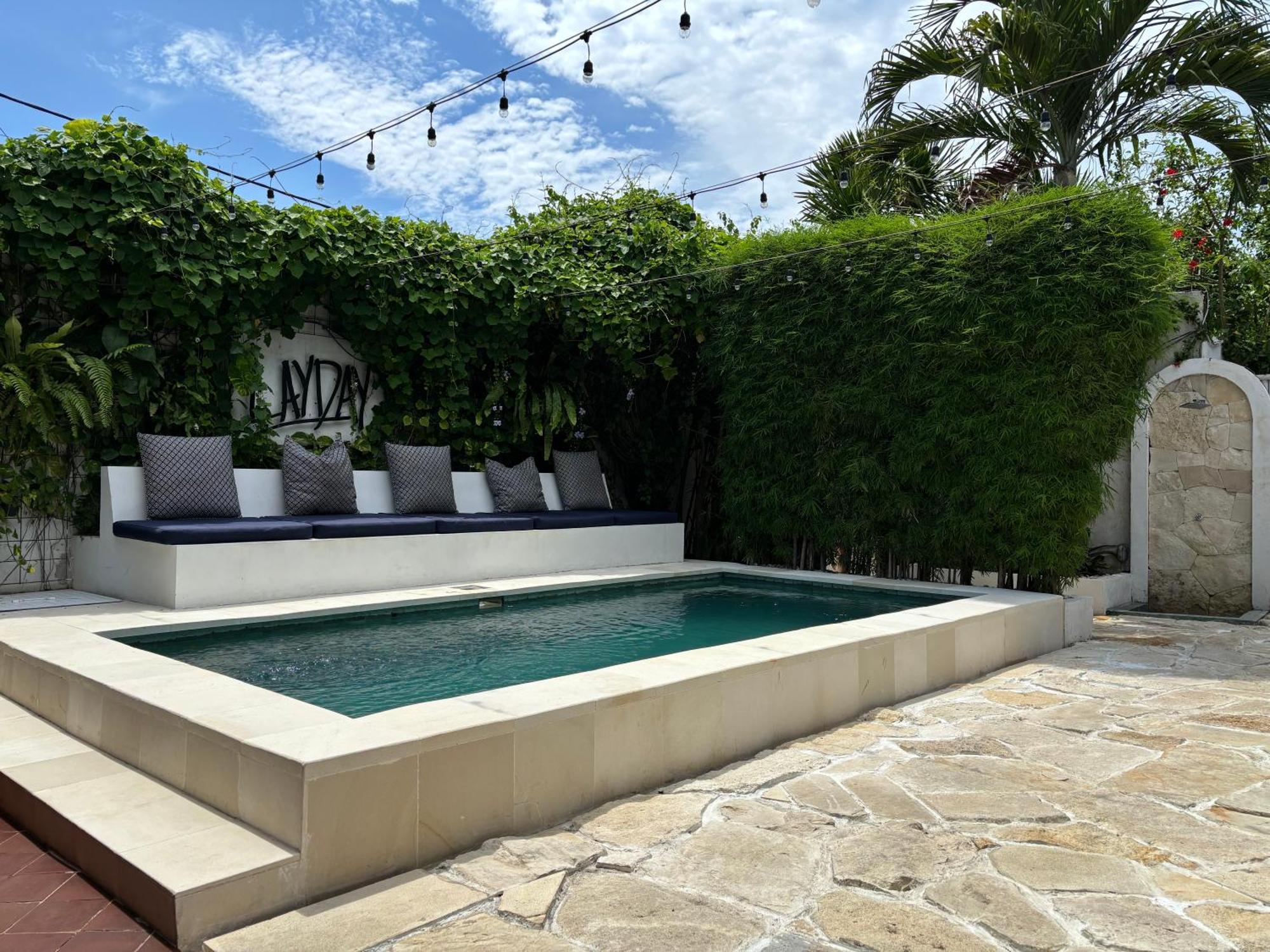 Lay Day Hostel Canggu エクステリア 写真
