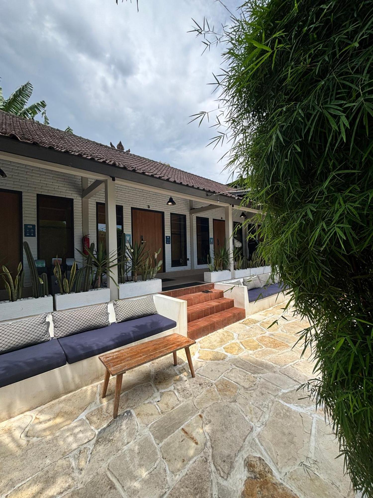 Lay Day Hostel Canggu エクステリア 写真