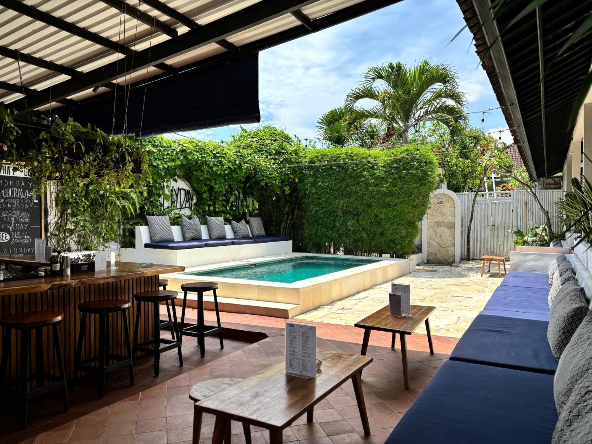 Lay Day Hostel Canggu エクステリア 写真