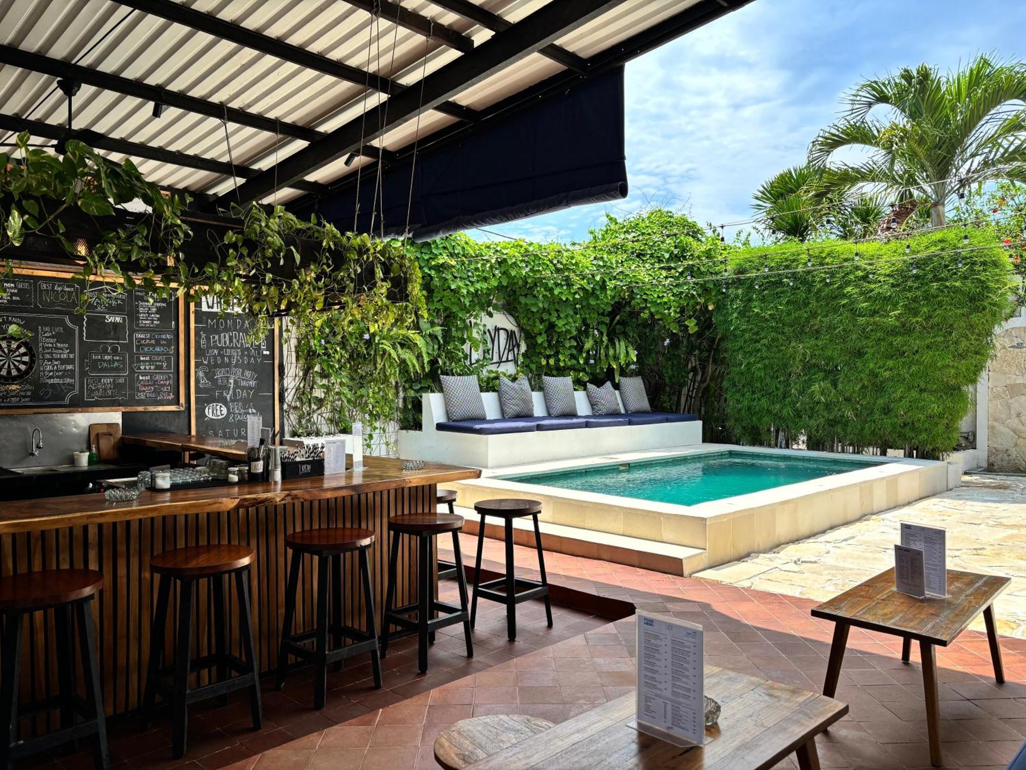 Lay Day Hostel Canggu エクステリア 写真